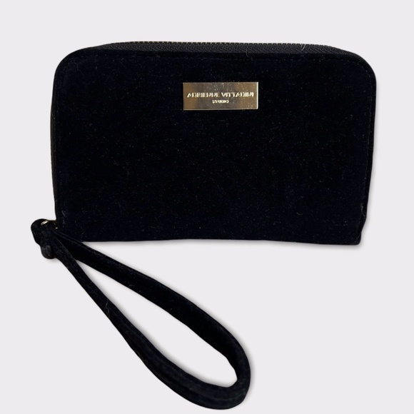 NWOT Adrienne Vittadini Black Velvet and Gold Wristlet - Picture 1 of 6